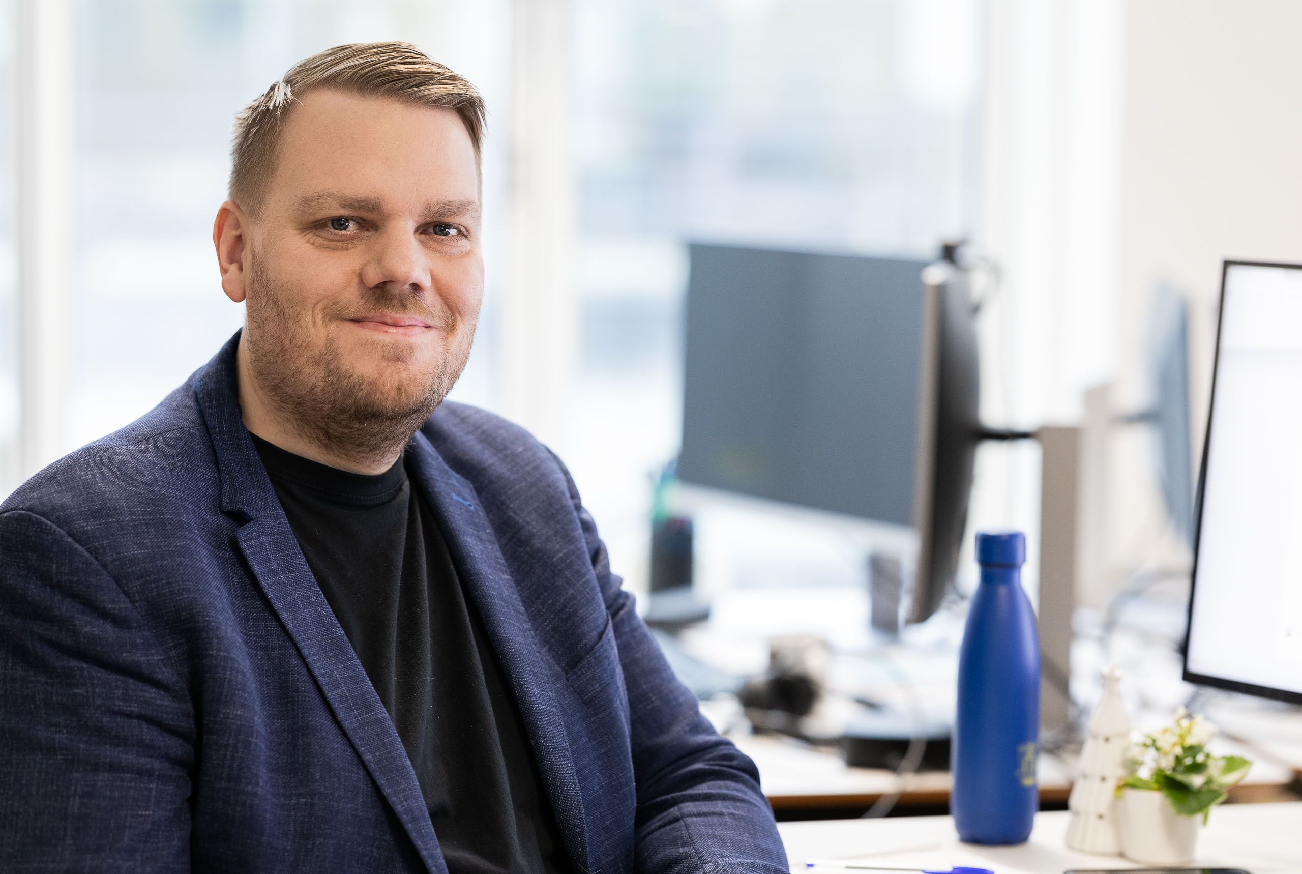 Portræt af Emil, økonomimedarbejder